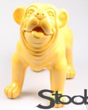 Kunststof beeld van een gele engelse bulldog