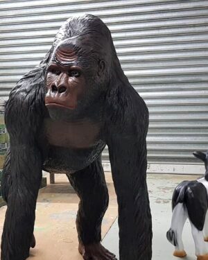 Polyester dierenbeelden kopen en huren beeld gorilla