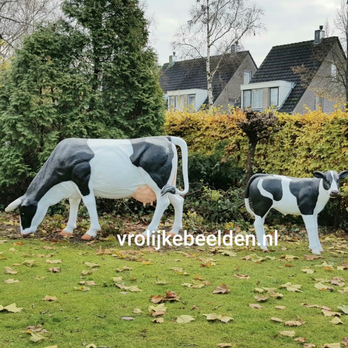 Polyester beelden van koeien voor in de tuin