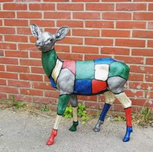 Tuinbeeld hert, polyester beeld ree
