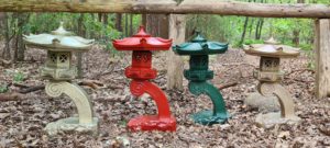 Oosterse kunst, oosterse tempel, pagode voor in de tuin en bij de vijver.