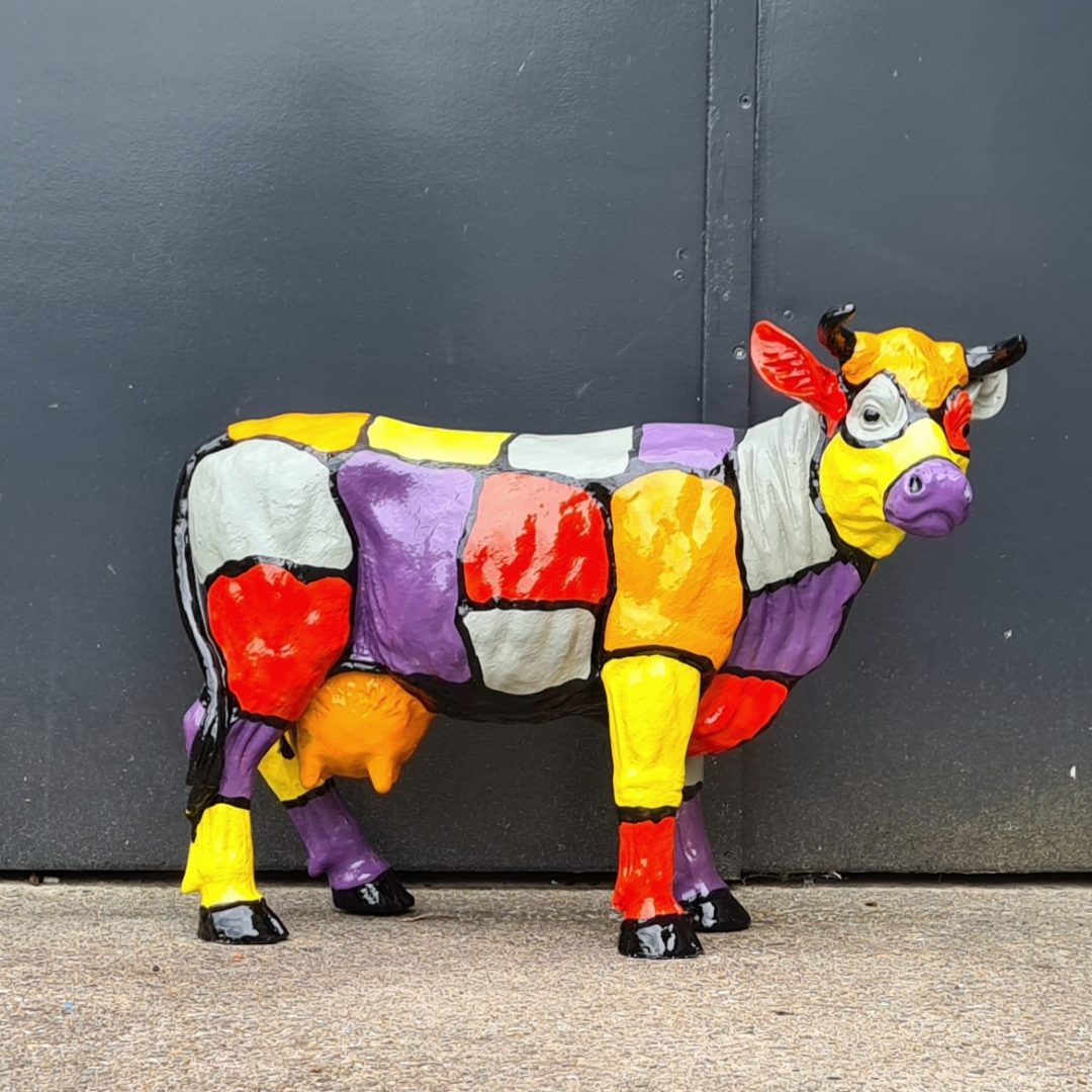 Beschilderd koe in kleuren kopen bij Vrolijke Beelden.