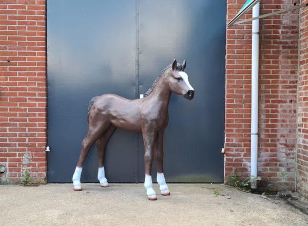 Polyester beelden van paarden ponies en veulens kopen