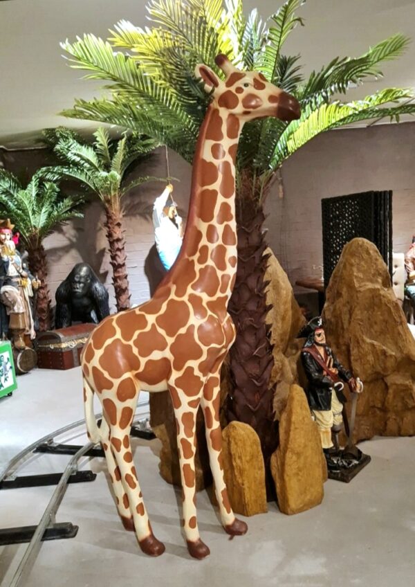 Levensgrote beelden giraffe