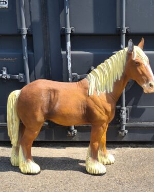 Polyester beeld kunst paard voor in de tuin kopen