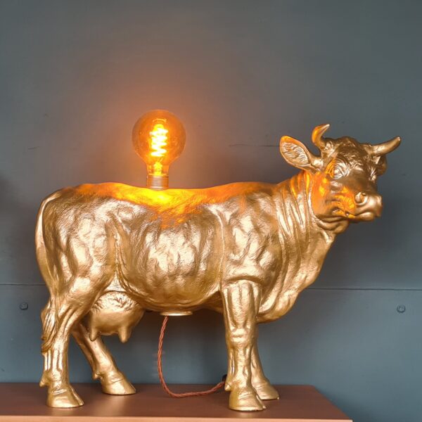 Levensgrote gouden koeien met sfeerlamp