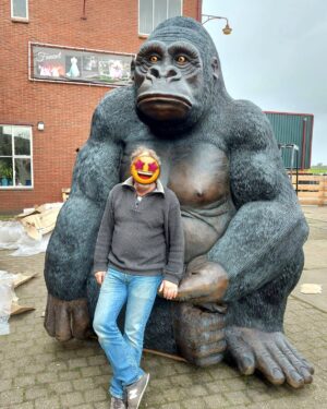 Gorilla beeld van 3 meter hoog.