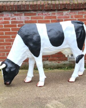 Kunststof beeld van een koe voor buiten