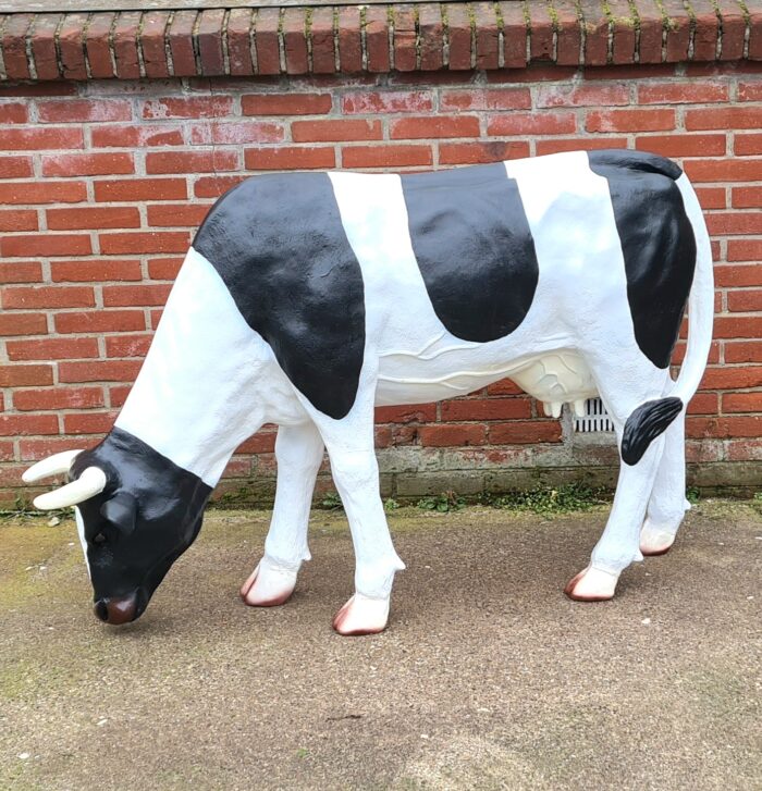 Kunststof beeld van een koe voor buiten
