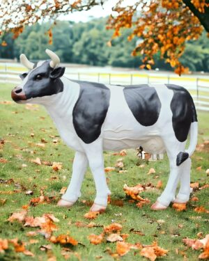 Tuinbeeld kleine polyester koe