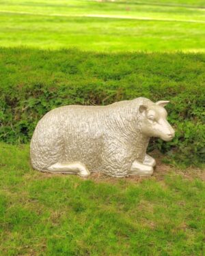 Gouden beelden voor buiten in de tuin