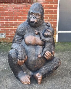 Tuinbeeld gorilla met gorillajong