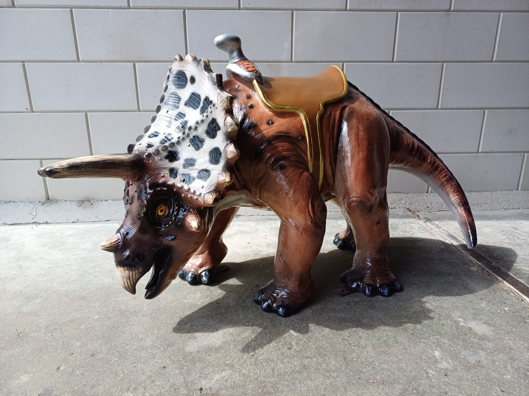 Groot decoratief dinosaurus beeld voor tuin of entree