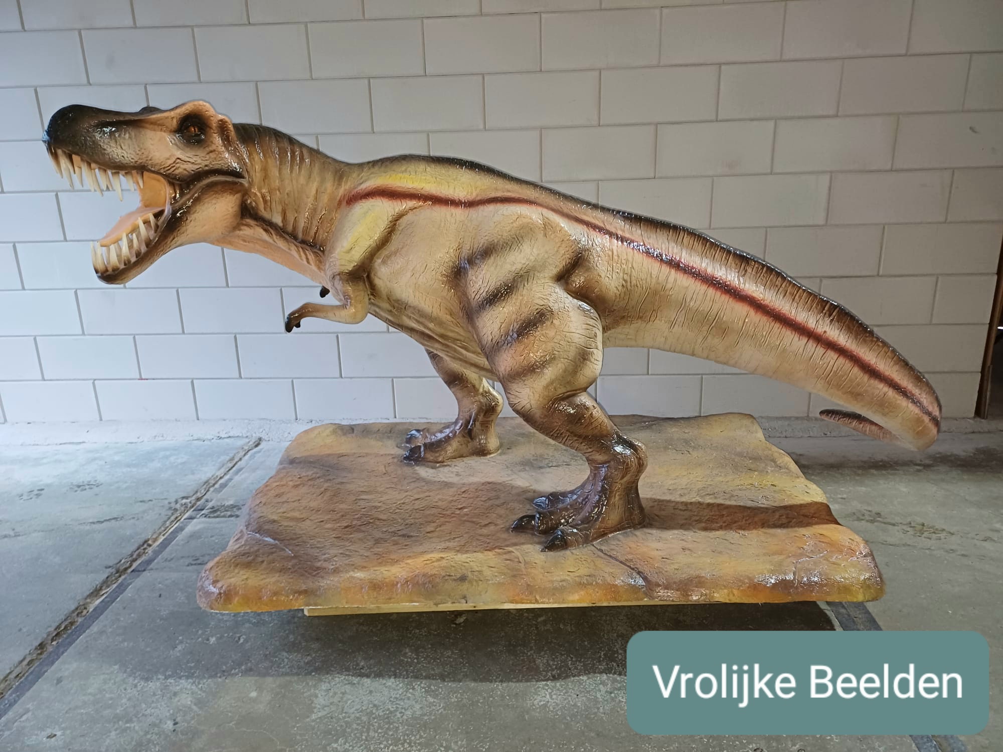 Uniek dinosaurus beeld voor tuin, terras of woonkamer