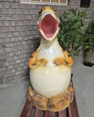 Stoer dinosaurus beeld van duurzaam materiaal