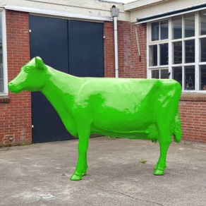 Polyester XL koe tuinbeeld in elke kleur handgeschilderd
