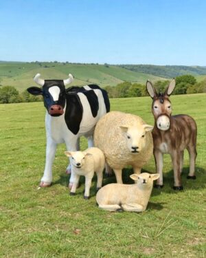 Set boerderijdieren beelden met koe schaap en ezel, decoratieve dieren voor tuin