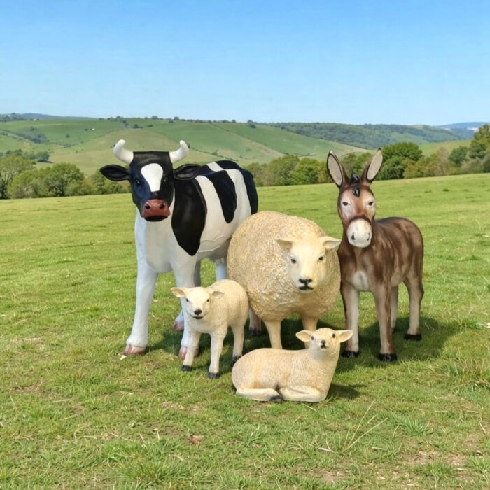 Set boerderijdieren beelden met koe schaap en ezel, decoratieve dieren voor tuin