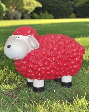 XL grappig schaapenbeeld rood gelakt