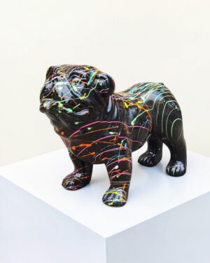 Zwart bulldog beeldje met kleurrijke drip verf design