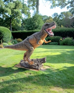 Tuindecoratie van dinosaurussen beelden in levensechte modellen