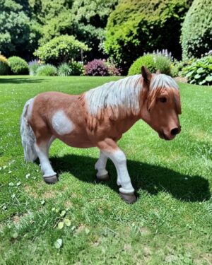 Realistisch mustang paardenbeeld van 82 cm lang voor tuin of terras