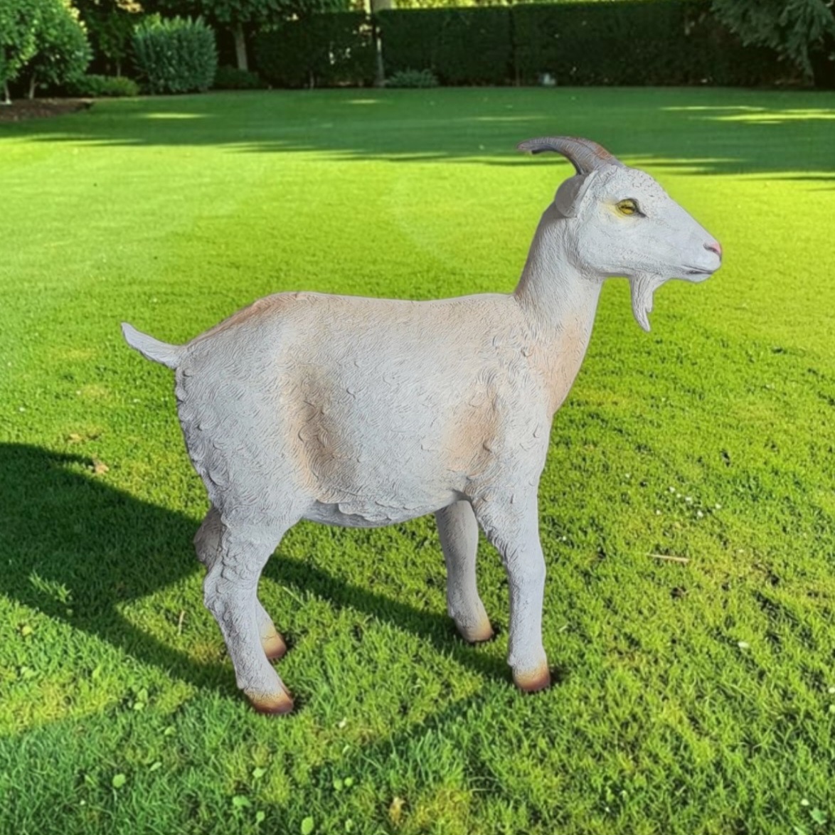 Decoratief beeld van een witte polyester bok voor buiten