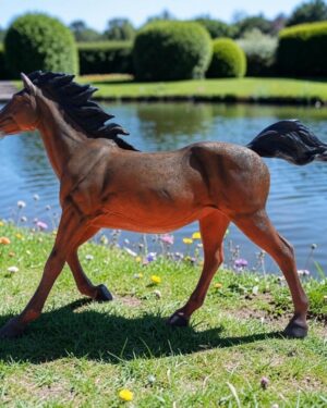 Levensgroot polyester tuinbeeld model paard